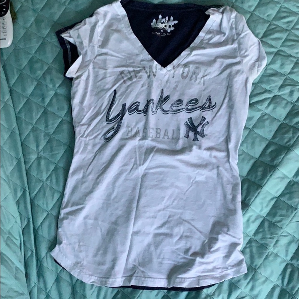 Yankees women’s shirt